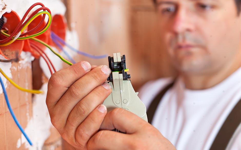 recherche travail électricien bâtiment Fleury-Mérogis